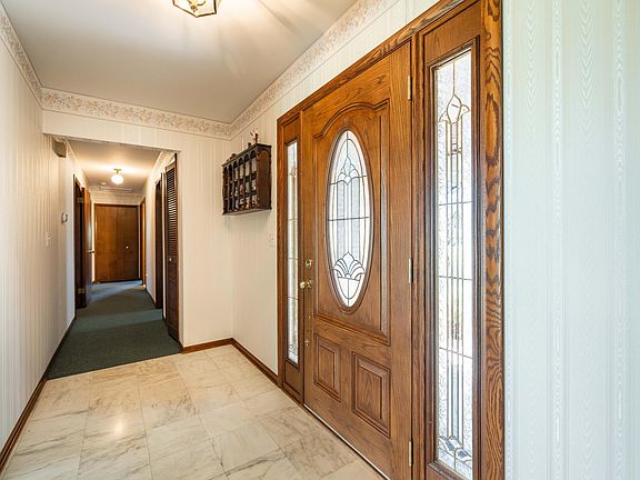 4th image of 8196 Thorntree Ct