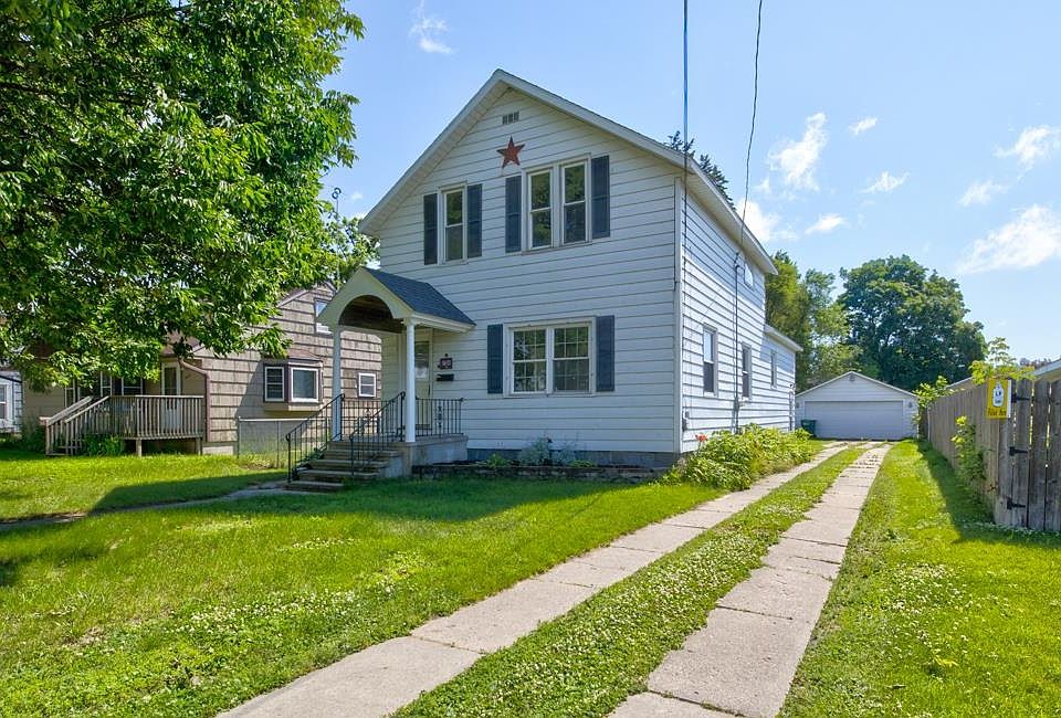 1610 Shore Dr, Marinette, WI 54143 | Zillow