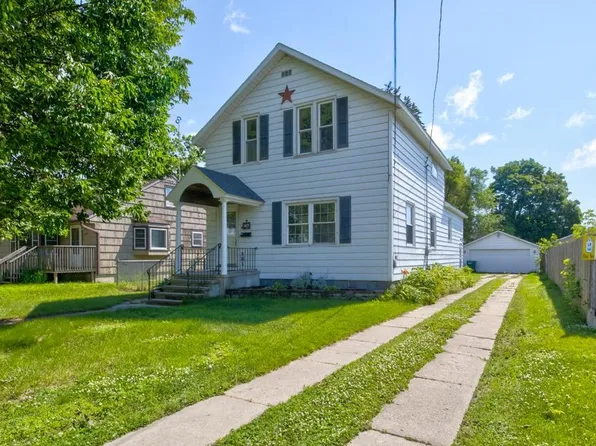 1610 Shore Dr, Marinette, WI 54143