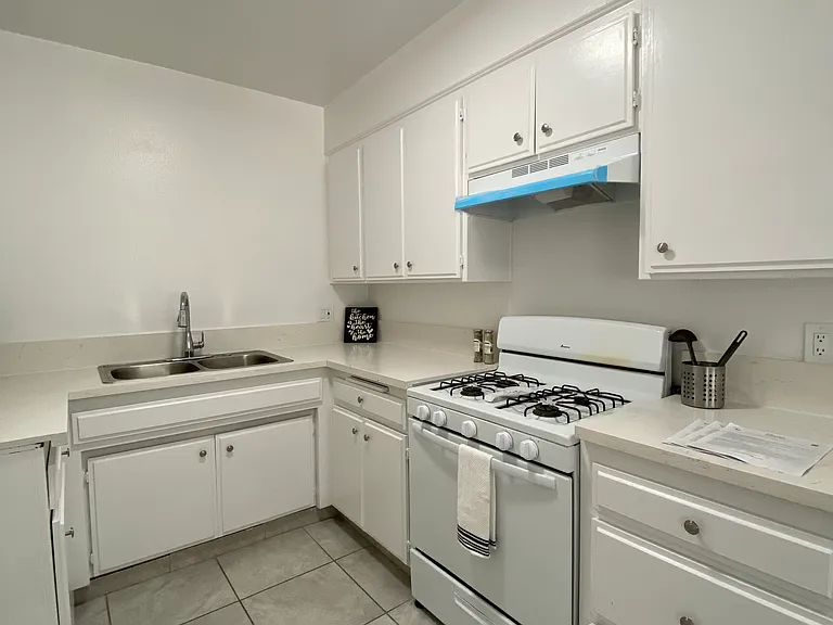13071 San Fernando Rd #1 — Photo 7