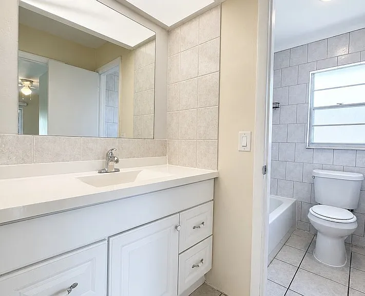 4133 SW 7th Pl — Photo 5