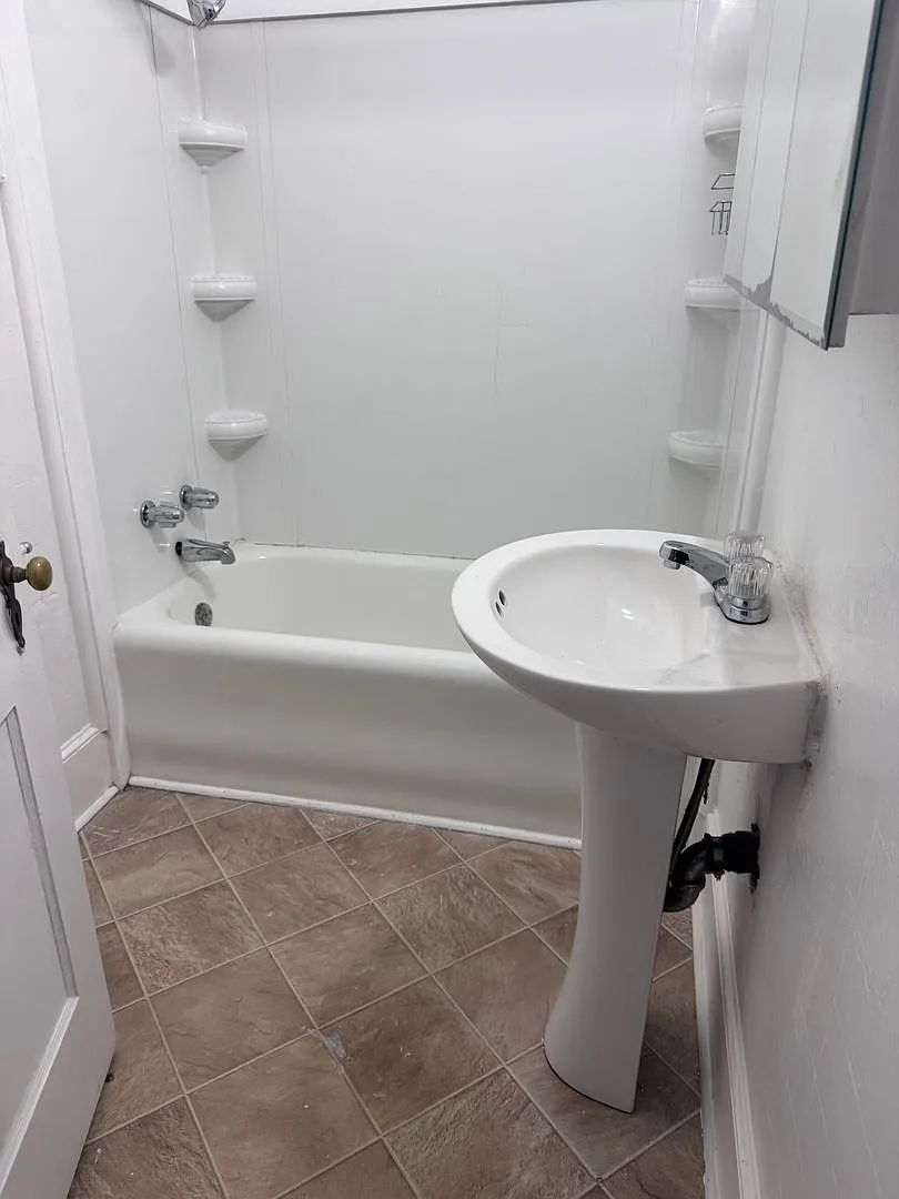 4 bedroom, 3 bath house for rent in the grid — Photo 4