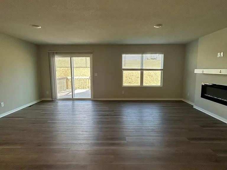 12660 S 204th Ave — Photo 3