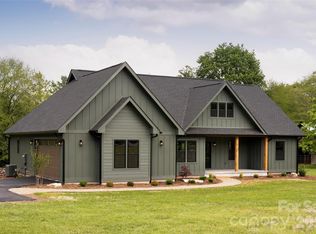 34 Old Souther Rd, Mills River, NC 28759
