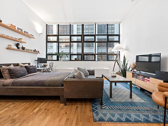 5th image of 360 Furman St APT 626