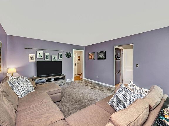3rd image of 7 Bull Run Dr