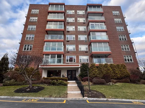 2 Salisbury Point #1D, Nyack, NY 10960