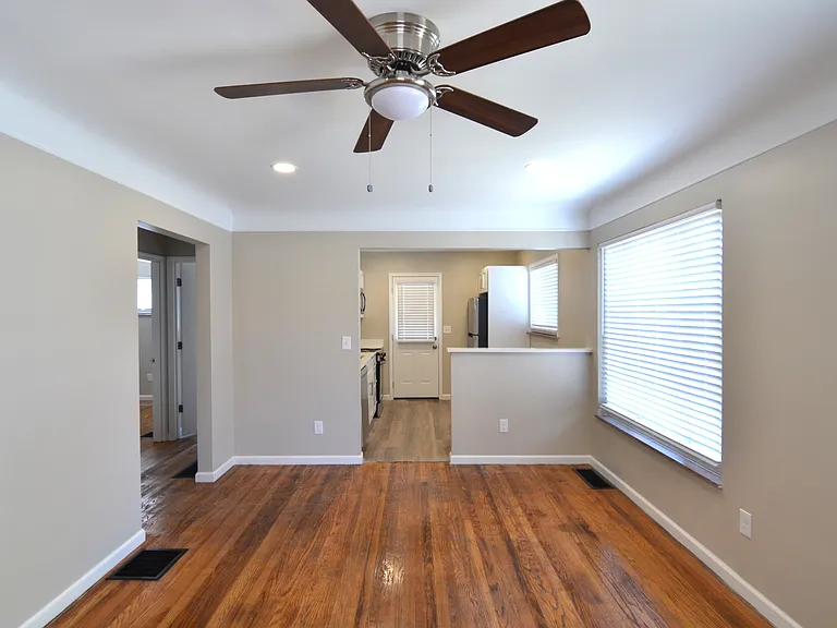1122 Alcliff Ln — Photo 2
