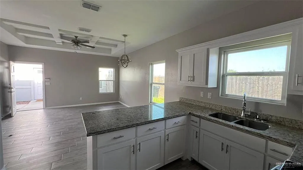 2 bed, 2.0 bath, 920 sqft, $1,050 — Photo 3