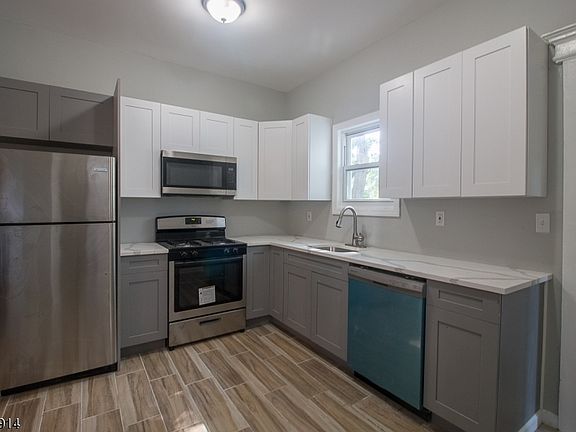 4th image of 188 Seymour Ave