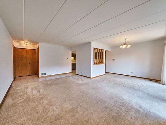 3rd image of 4716 W 106th Pl APT 1A