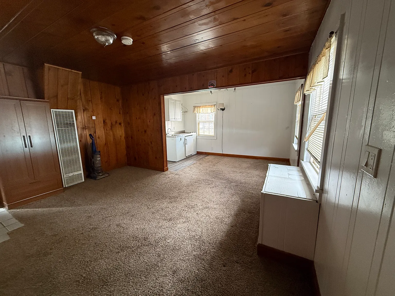 Studio, 400 sqft, $1,600 — Photo 2