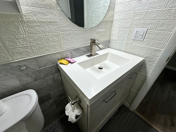 5th image of 2110 Seaman Rd Unit A