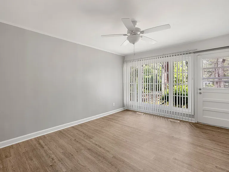Knollwood Apartments — Photo 5