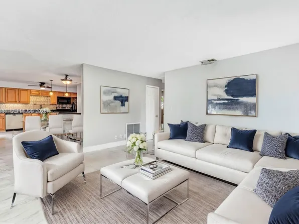 735 NE 38th St, Oakland Park, FL 33334