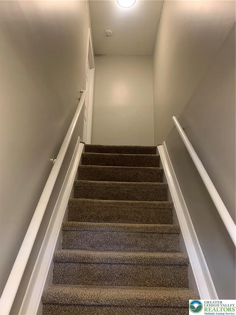 3 bed, 1.5 bath, 1064 sqft, $1,795 — Photo 3