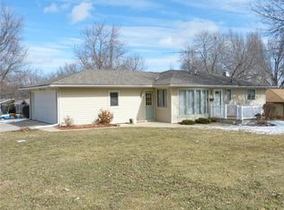 206 University St, Pella, IA 50219