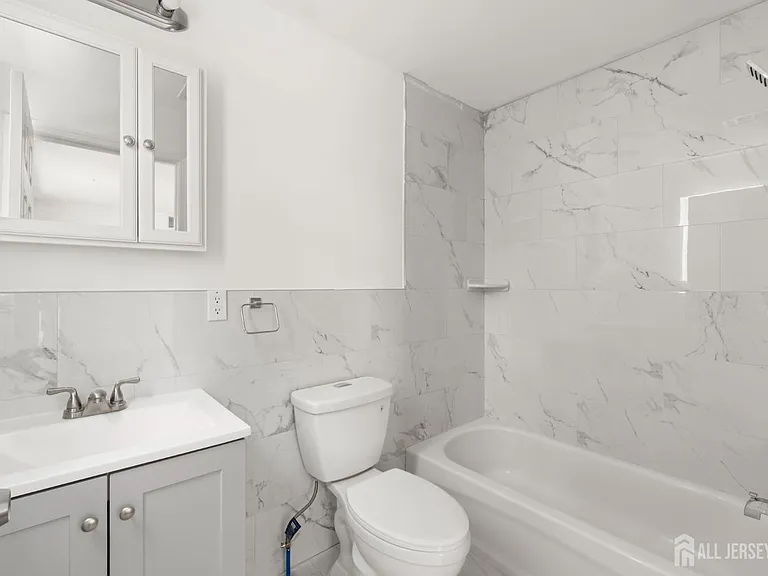 496 S 18th St #2 — Photo 20