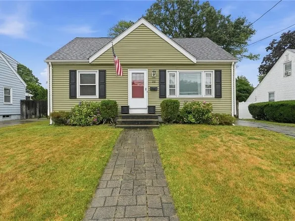 22 Yale Ave E, Riverside, RI 02915
