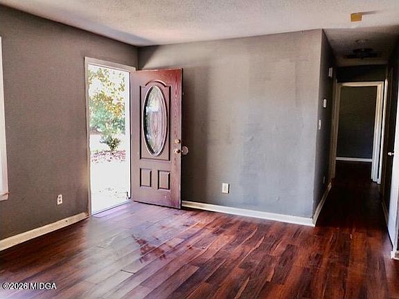 2nd image of 2916 Walmar Dr