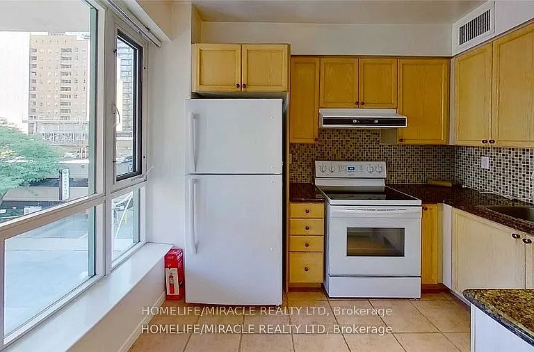 887 Bay St #304 — Photo 12