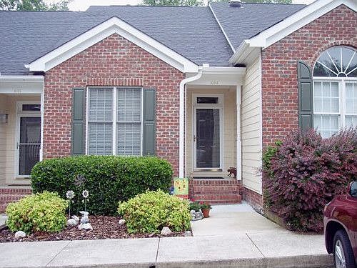 1st image of 804 Carved Oak Dr