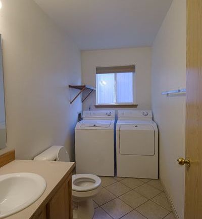 Lg laundry w/wash and dryer