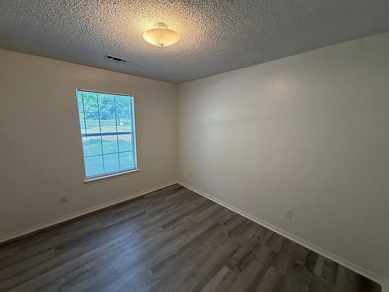 1272 N Tradition Ave — Photo 16