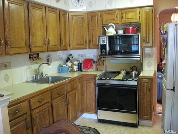 5th image of 3176 Fenton Ave