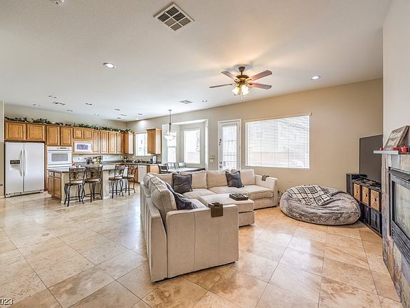 4th image of 8078 Villa Del Viento Dr