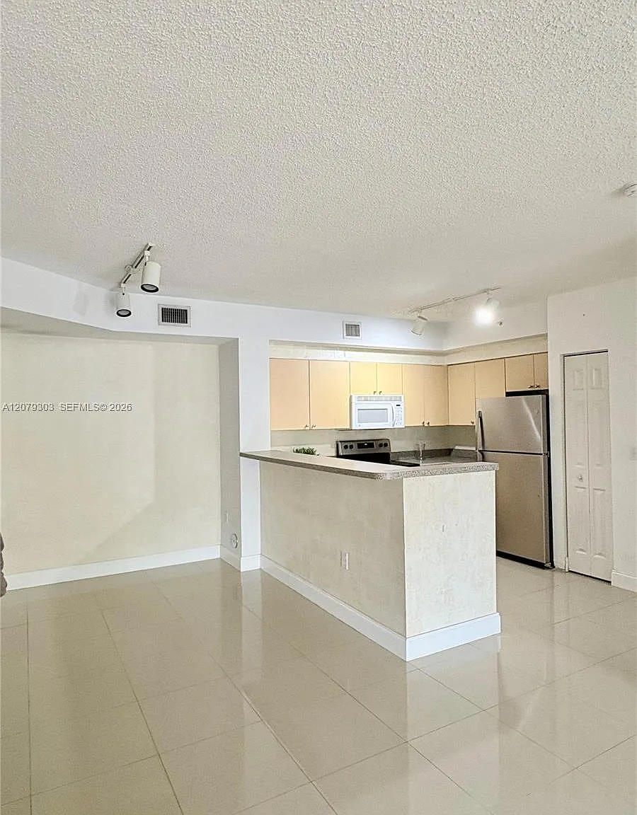 El-Ad Nob Hill Condo — Photo 1