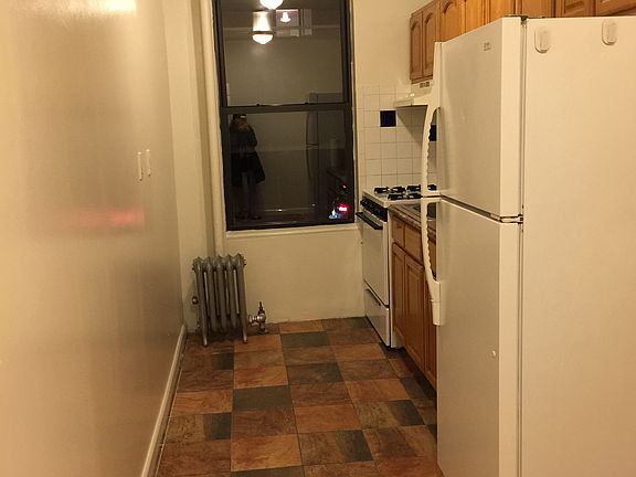 3rd image of 2405 28th St #1F