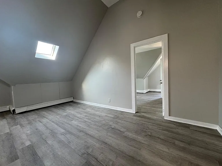 1092 E Main St #2R — Photo 9