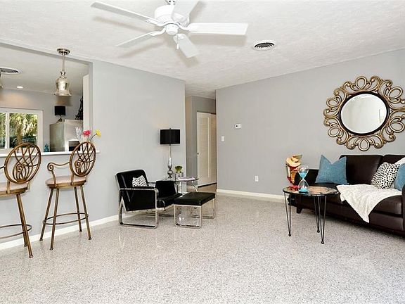 4th image of 2504 Waneta Dr
