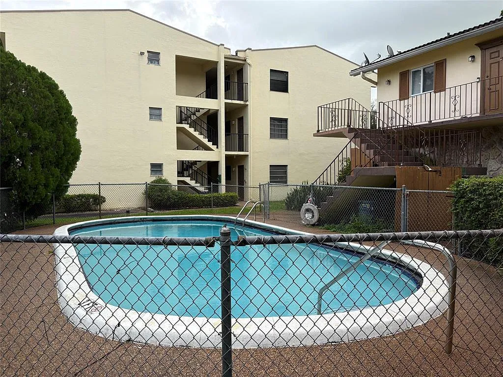 Studio, 1.0 bath, 425 sqft, $1,400 — Photo 3