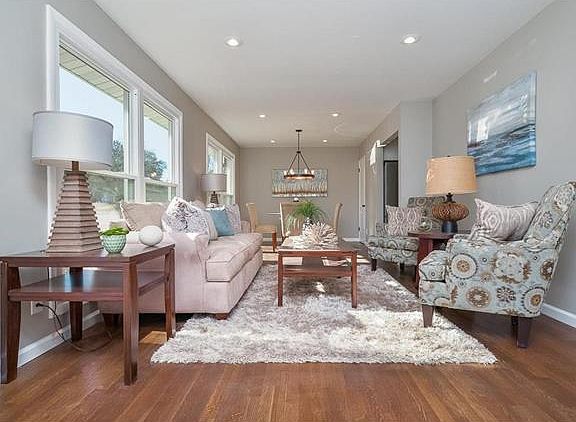 3rd image of 9401 Laguna Dr
