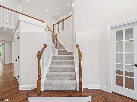 3rd image of 736 Saddlewood Dr