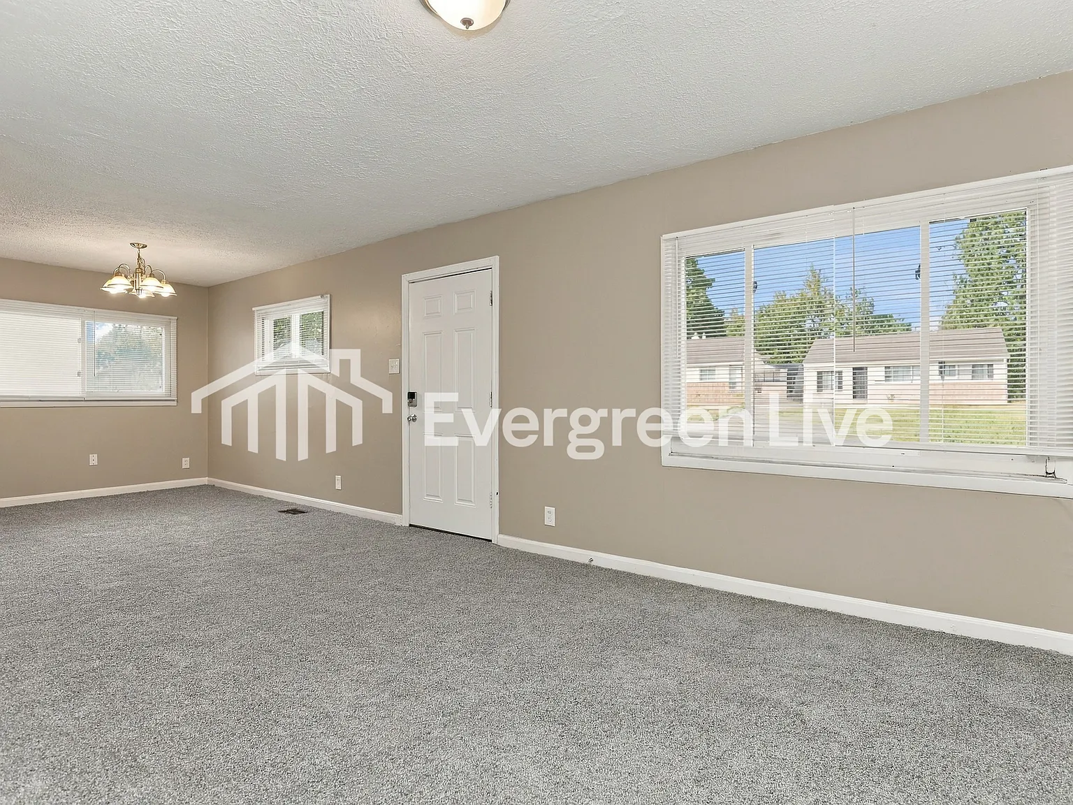 3 bed, 1.0 bath, 918 sqft, $1,495 — Photo 3