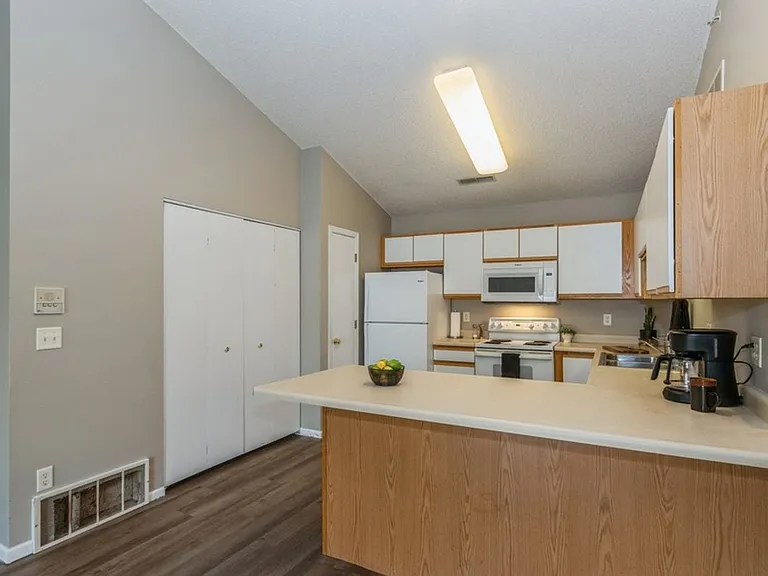 2867 Coral Ct #303 — Photo 4