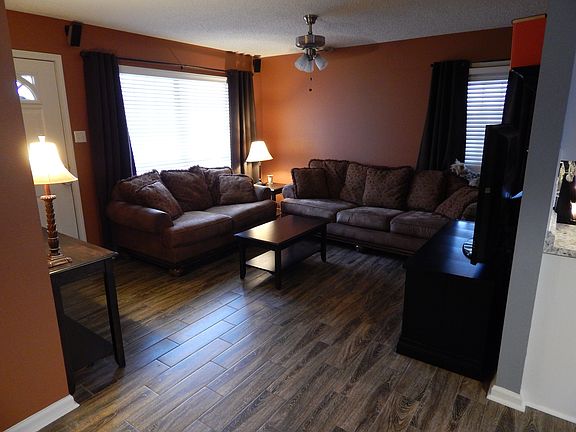 5th image of 12 White Oak Dr