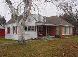 1112 N Gulliver Rd, Gulliver, MI 49840