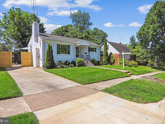 3rd image of 5012 Druid Dr
