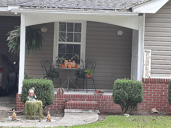 3rd image of 405 Ivey Dr