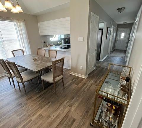 5th image of 412 Belle Chase Ct S