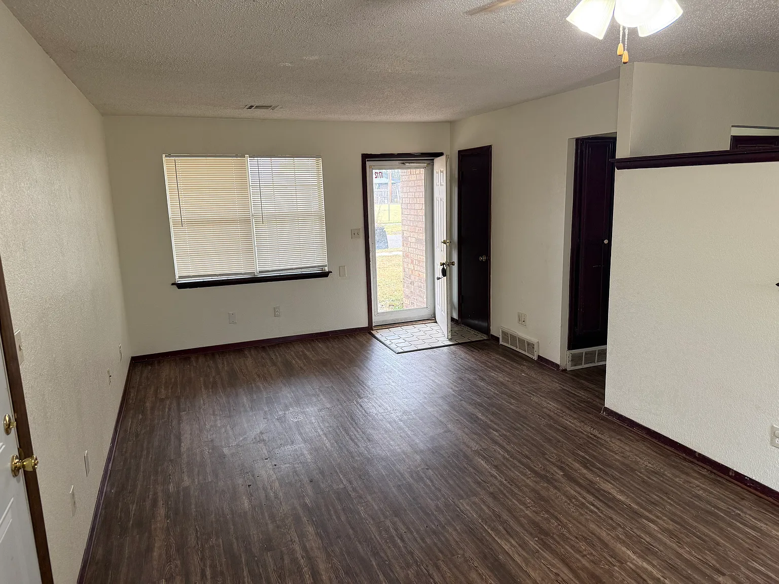 3 bed, 995 sqft, $1,195 — Photo 3