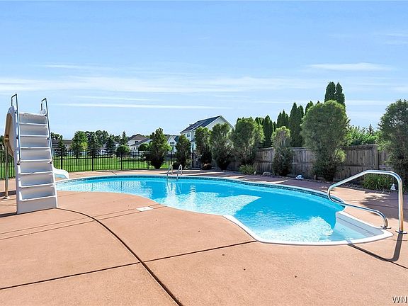 4th image of 3856 Ontario Dr