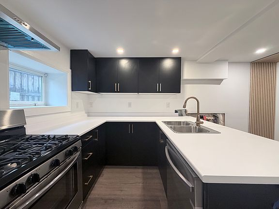5th image of 184 Ottawa St S #1