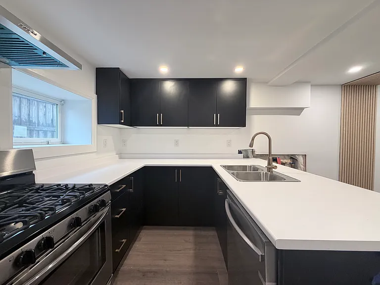 184 Ottawa St S #1 — Photo 5