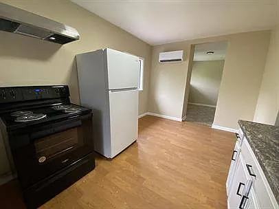 458 Morgan Ave — Photo 6