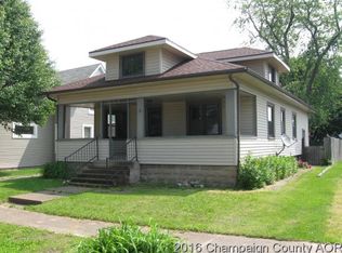 3 S Oak St, Villa Grove, IL 61956